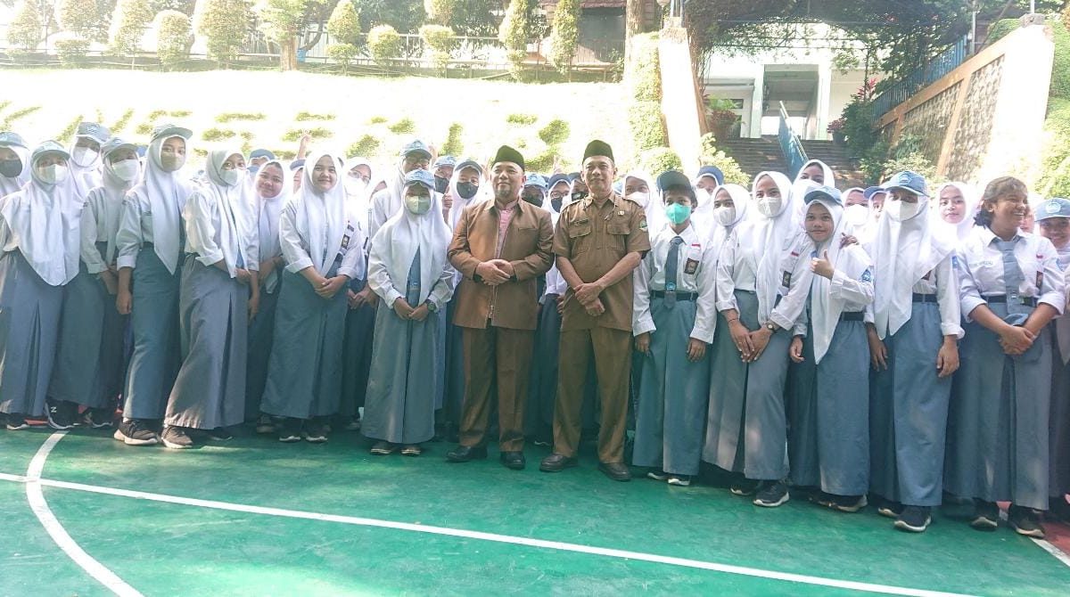 Heri Koswara Apresiasi Siswa SMKN 1 Kota Bekasi Penghafal Al-Qur'an