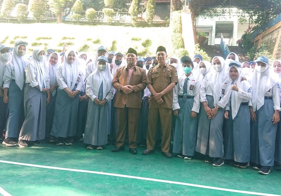 Heri Koswara Apresiasi Siswa SMKN 1 Kota Bekasi Penghafal Al-Qur'an