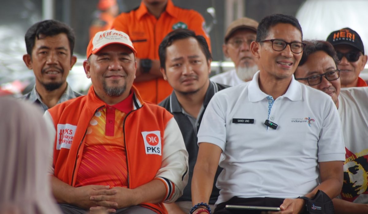 Heri Koswara dan Sandiaga Uno Ramaikan Kegiatan Bazar Sembako Murah di Medan Satria